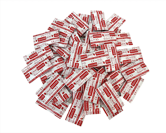 SmoothGLide Red Strawberry Flavored Lubricated Condoms 54mm Latex 50pcs