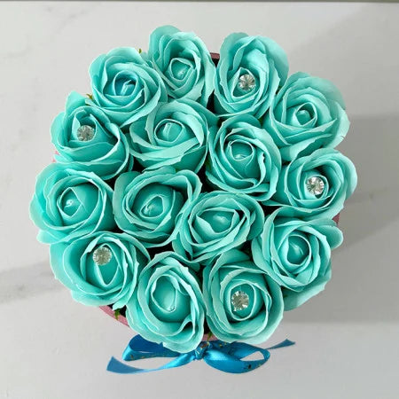 ARRANGEMENT FLORAL AVEC 15 ROSES À SAVON, FAIT MAIN, BOÎTE EN VELOURS ROSE, BLEU GLACIER